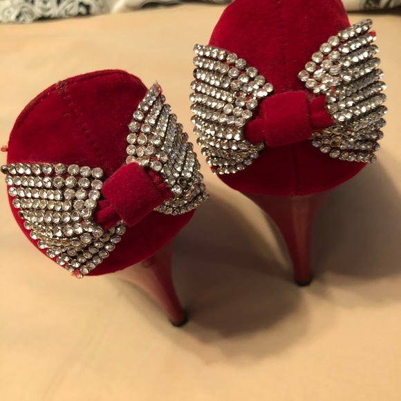 Red sparkle bow heels! - Picture 2 of 3